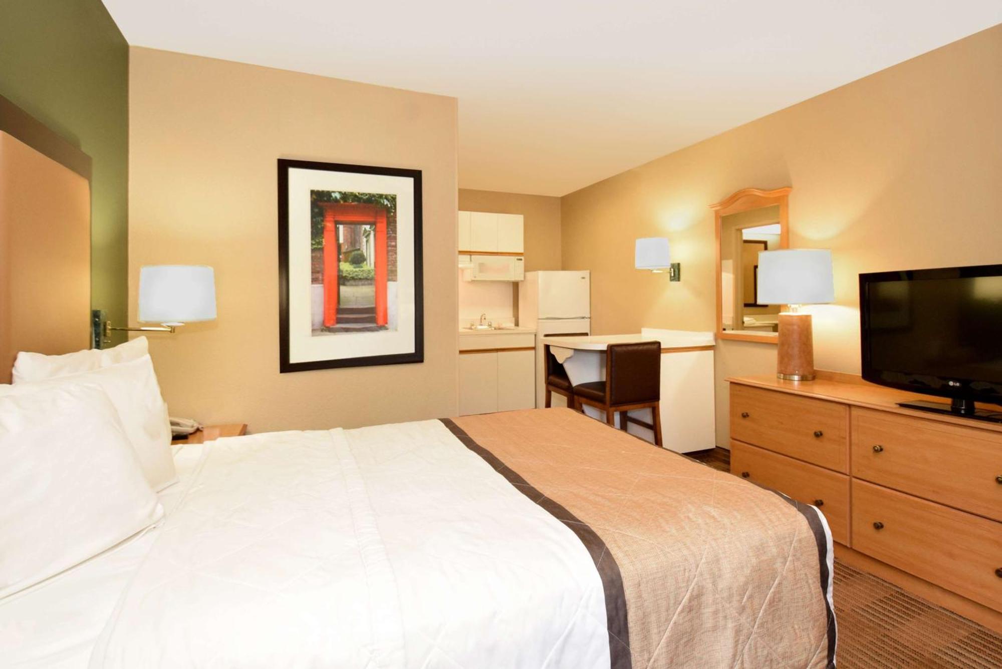 Extended Stay America Select Suites - Durham - University - Ivy Creek Blvd Экстерьер фото
