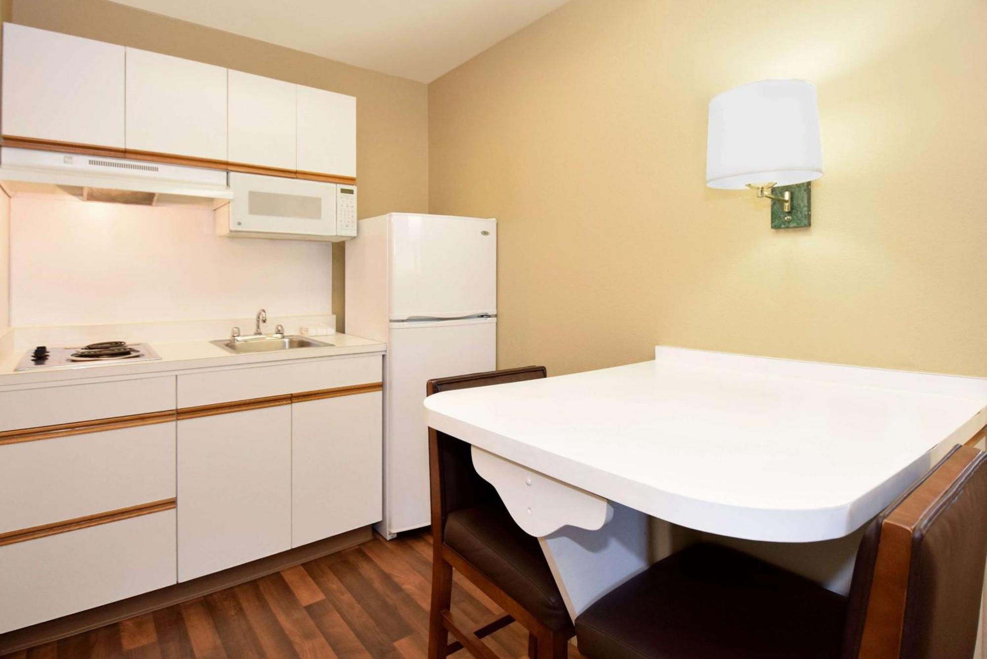 Extended Stay America Select Suites - Durham - University - Ivy Creek Blvd Экстерьер фото