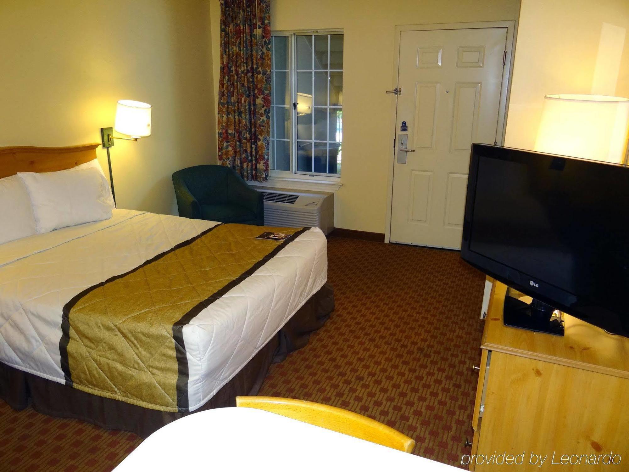Extended Stay America Select Suites - Durham - University - Ivy Creek Blvd Экстерьер фото