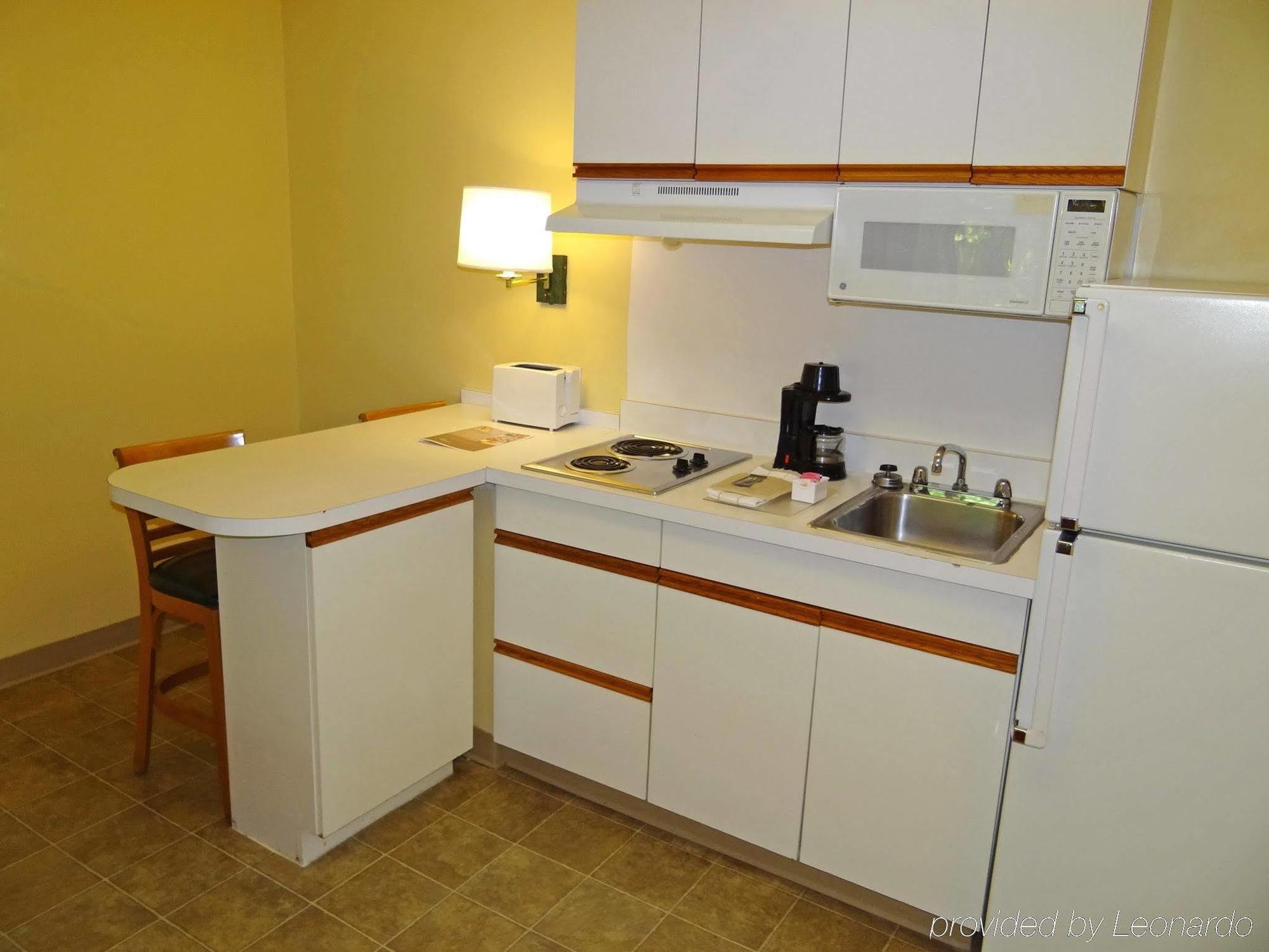 Extended Stay America Select Suites - Durham - University - Ivy Creek Blvd Экстерьер фото